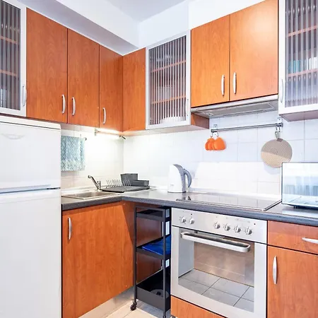 - Cozy Air Conditioned Budapest