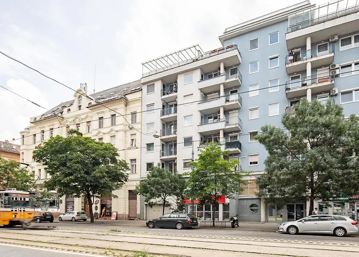 - Cozy Air Conditioned Budapest